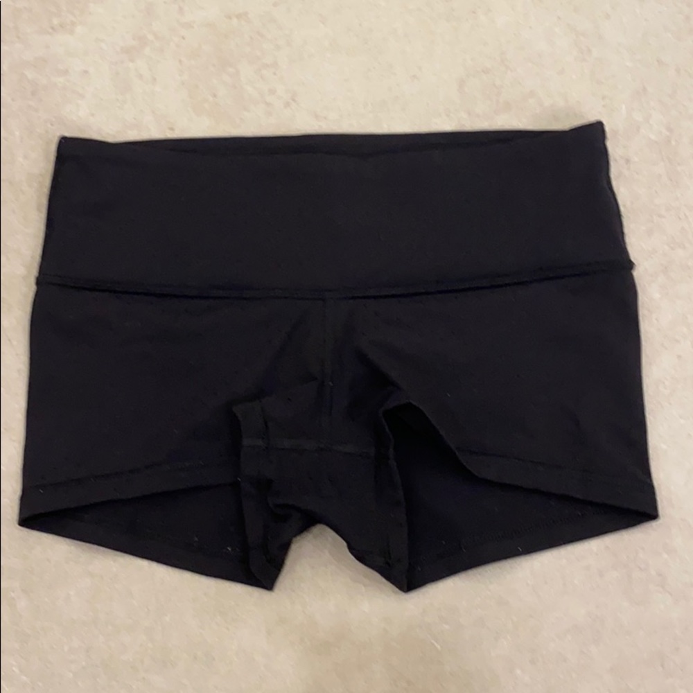 Lululemon tight shorts black